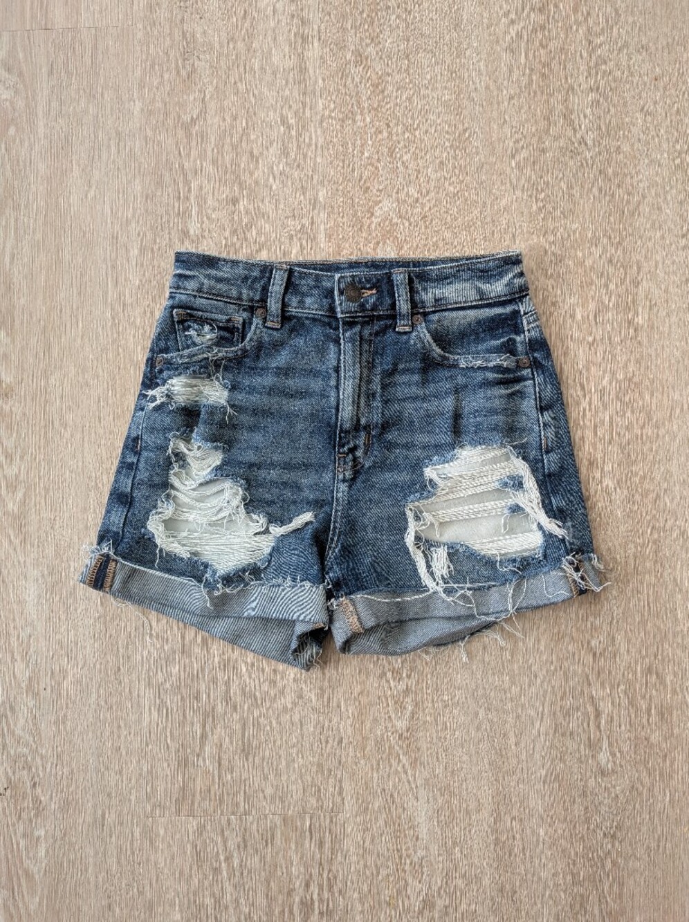 American Eagle Shorts Women's 0 Mom Denim Distressed